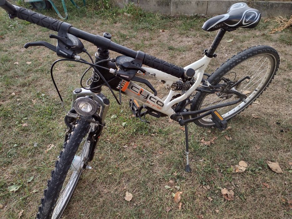 Vând bicicleta suspensie roti 24