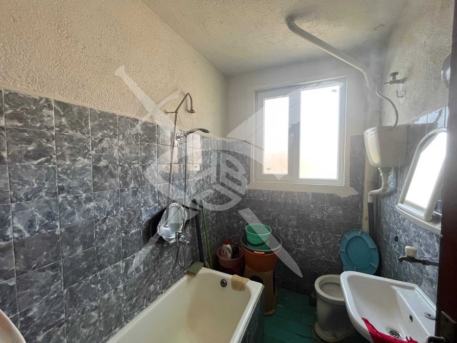 Продава се Къща в Панагюрище - 392 кв.м за 439 €/кв.м - Снимка #2