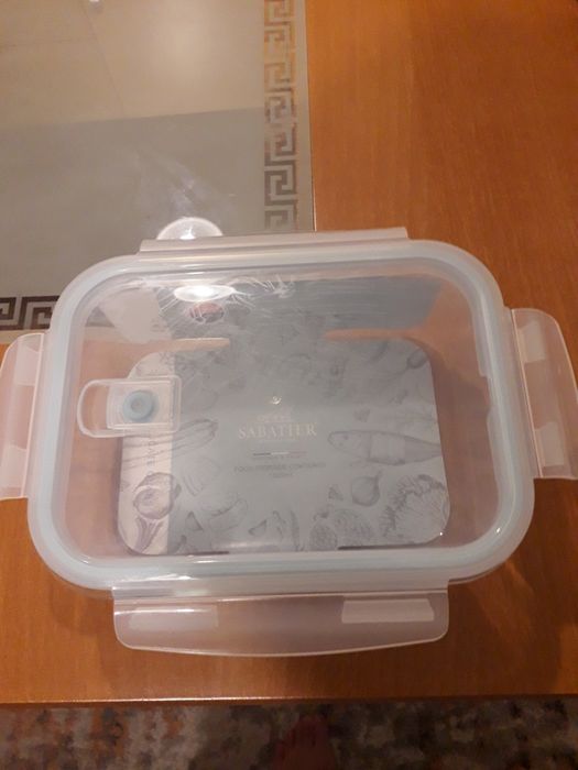 Стъклен контейнер за съхранение на храна