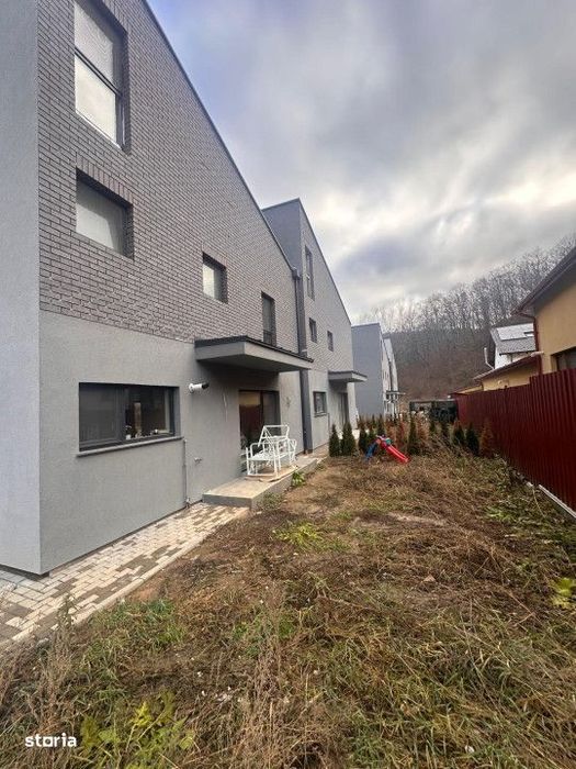 Casa tip duplex cu 5 camere 135mp utili zona Tauti