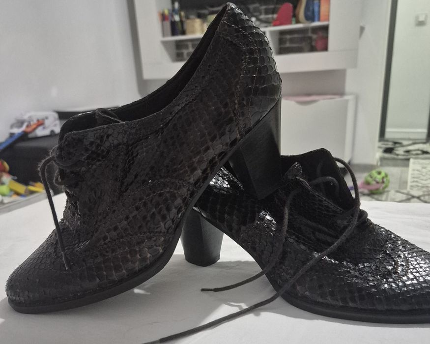 Pantofi eleganți de dama
