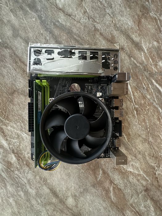 Motherboard H310 Corei 5 9400 Azu 8gb 3.200  Srochna sotiladi