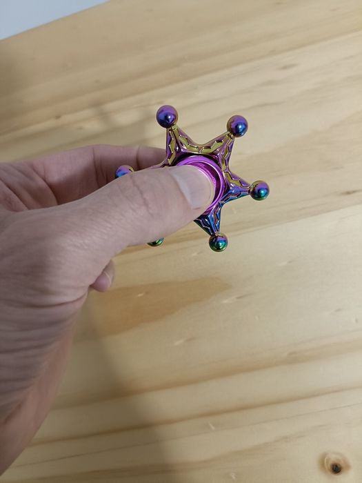 Fidget spinner curcubeu