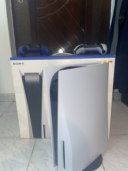 Ps5 cu disc + 2 joystick-uri + fifa 24