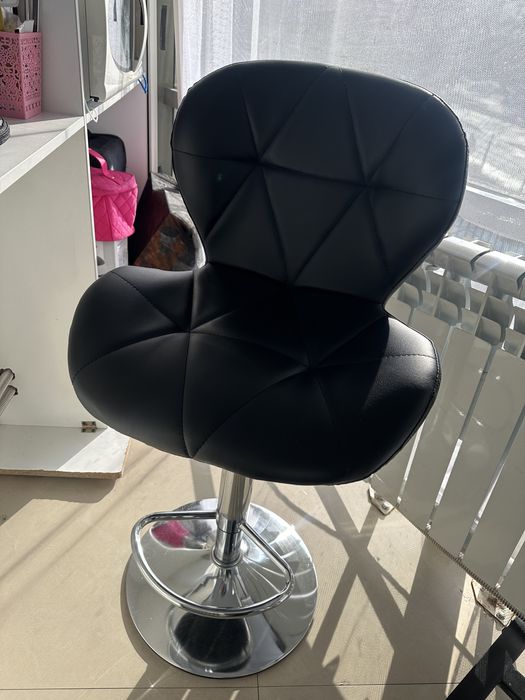 Продам стул визажный (барный)