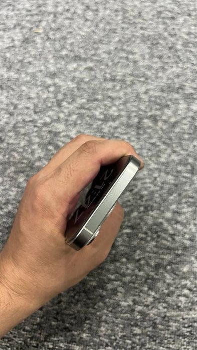 Iphone 15 pro white