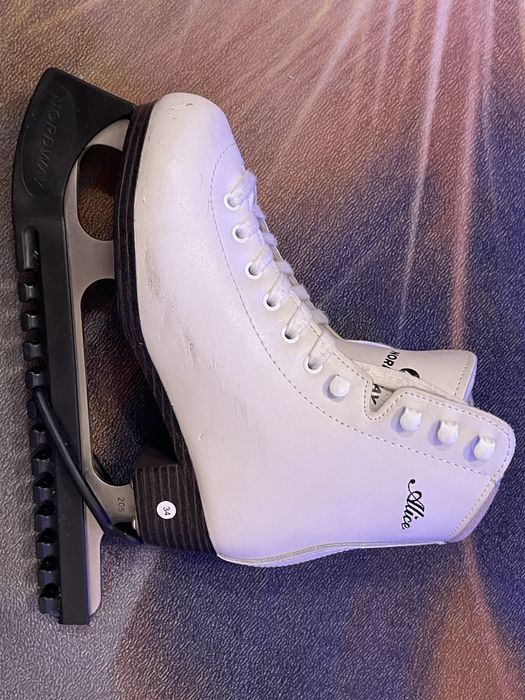 Детские коньки на мальчика и девочку