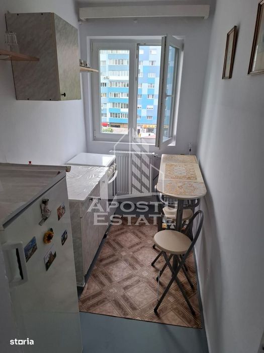 Apartament de închiriat cu 2 camere,zona Dacia,la 10 minute de centru