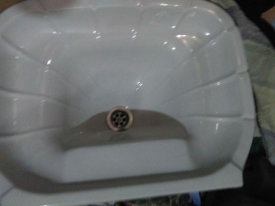 Продам раковину с тюльпаном унитаз