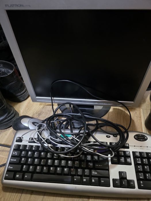 Monitor si tastatură