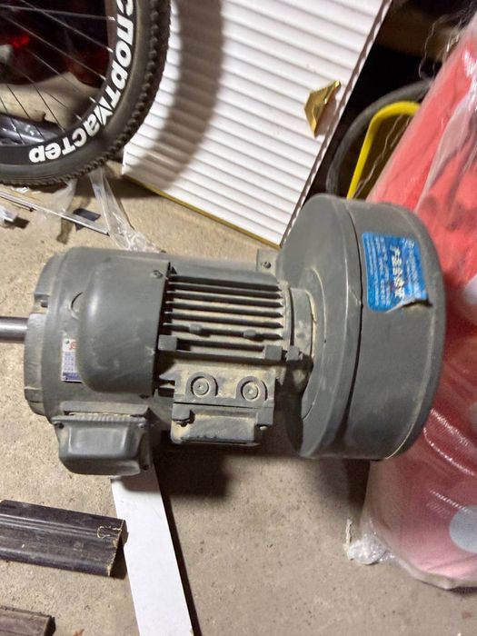 Трёхфазный мотор 380V с вентилятором (новый)