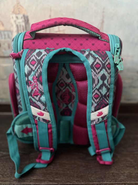 Продам портфель для девочки