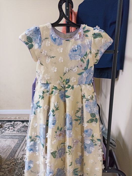 Продам платье красивое