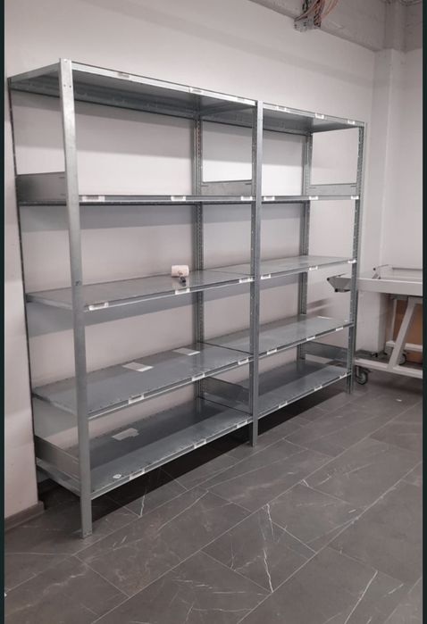 Rafturi pentru arhivă