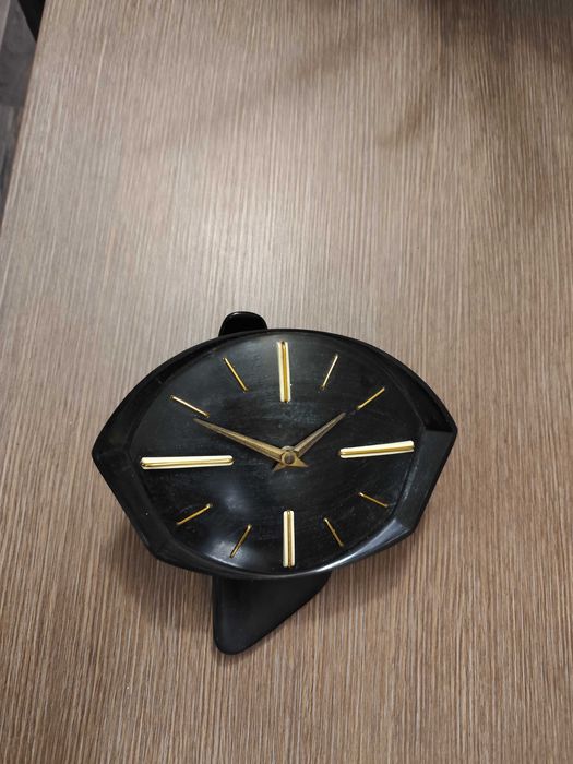 Стенен часовник Прим