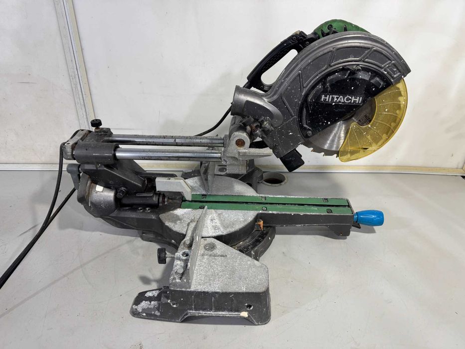 Циркуляр пендула - Hitachi C8FSE 216mm / 1050 W