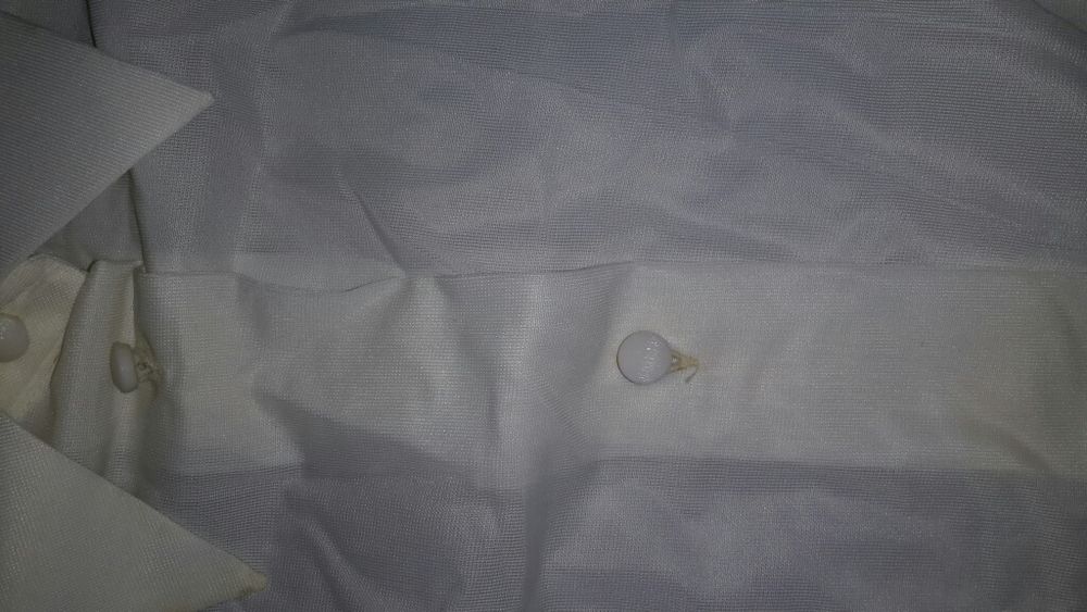 Для школы белая рубашка.