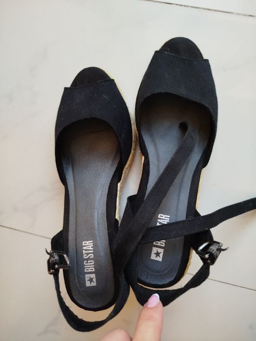 Дамски сандали в черно