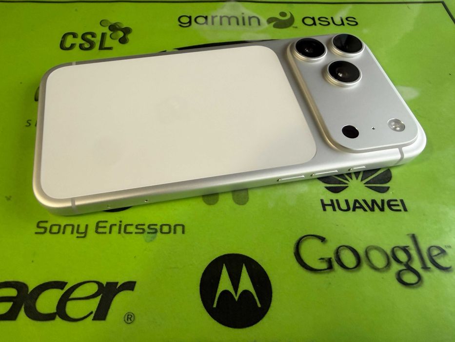 iPhone 17 Pro Max 512gb фабрично отключен