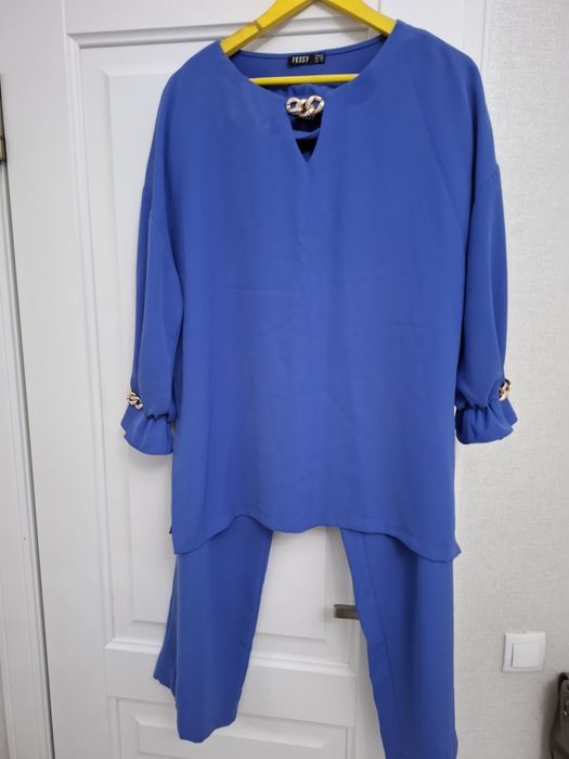 Женский брючный костюм