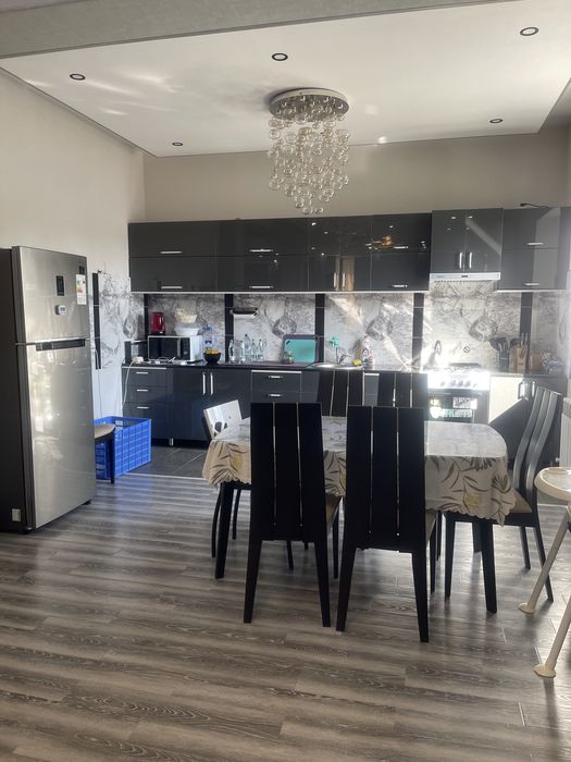 Продается  загородный евро дом - дача. 8 соток 30 мин от ташкента .