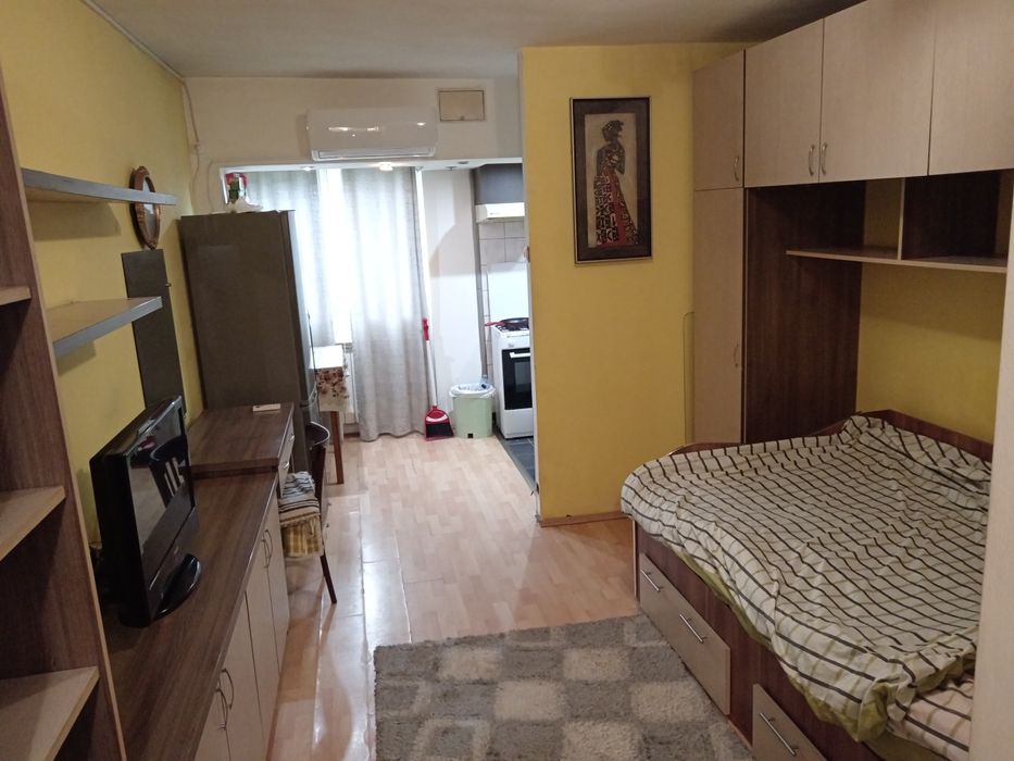 Închiriez Garsoniera