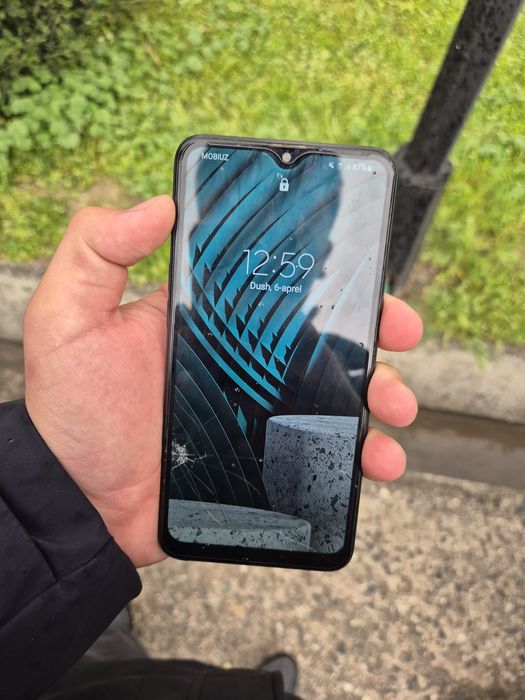 Samsung 10 S xolati yaxshi