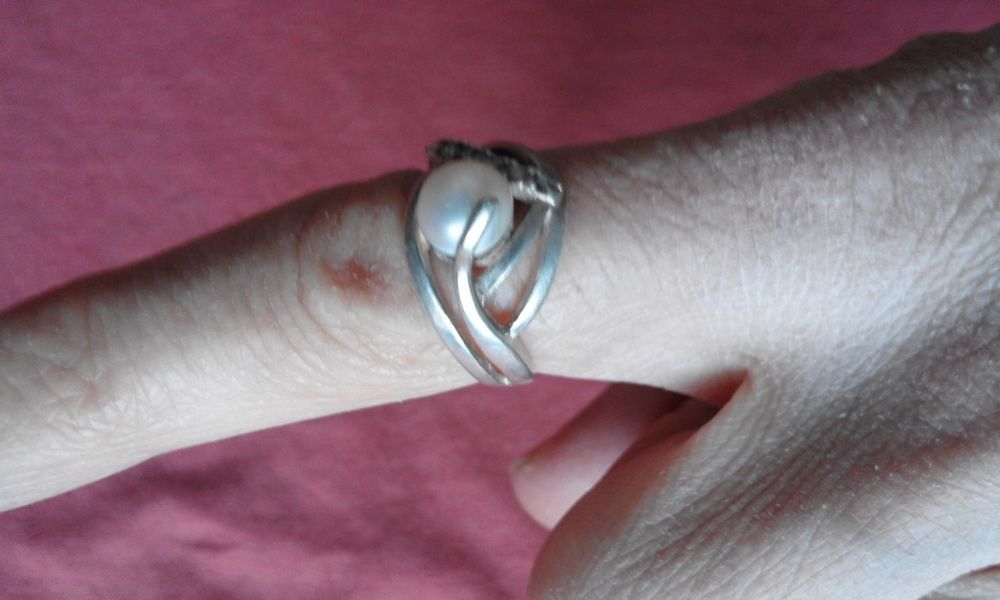 Сребърен дамски пръстен с перла - нежна, изящна изработка! КРАСОТА!