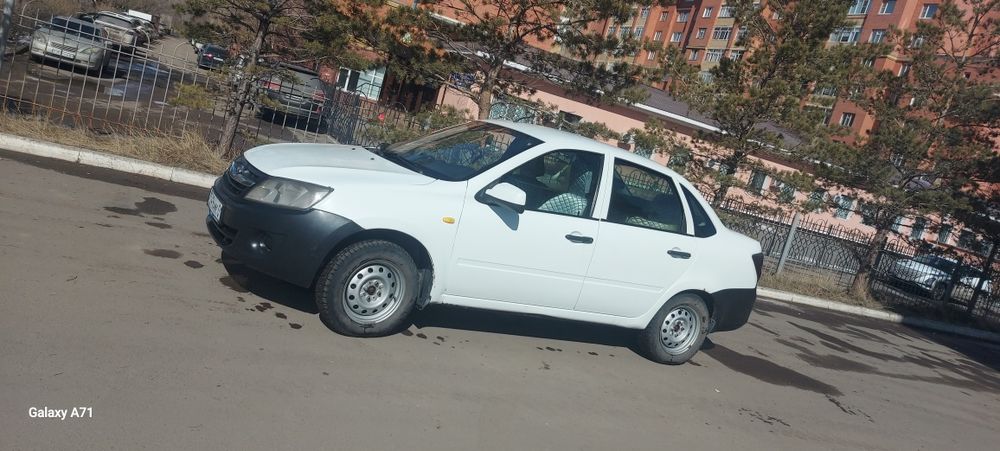 Продам автомобиль Лада Гранта 2013 года