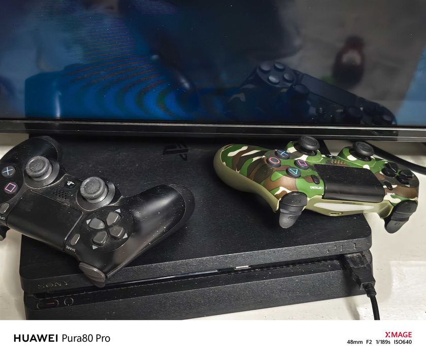Playstation 4 Slim 1ТБ 11 дисков 2 геймпада