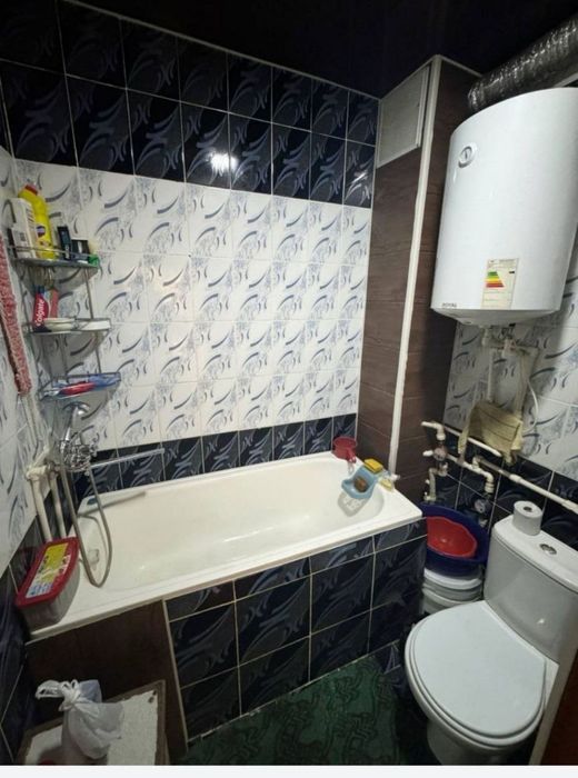Uy sotiladi 1 xona surochna