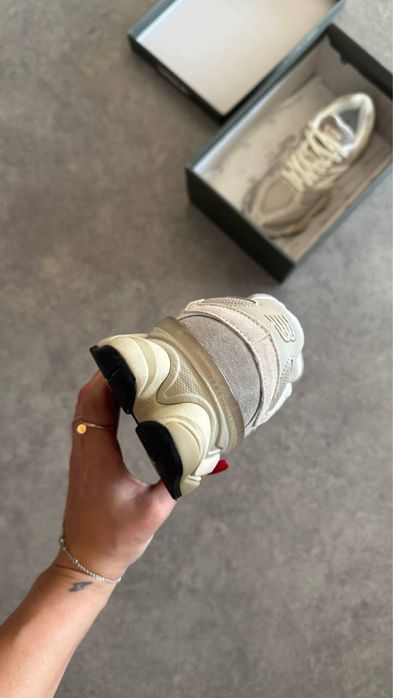 New Balance  9060 OatMeal