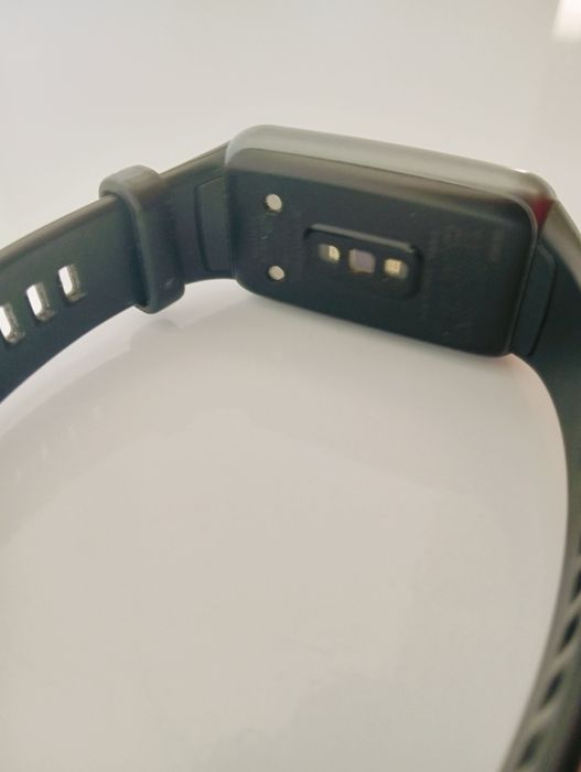 Продам смарт часы Huawei mi band 6