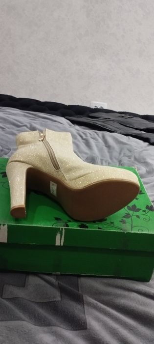 Срочно сотилади янги этикла