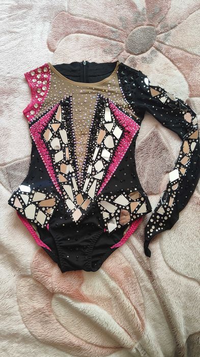 трико за художествена гимнастика