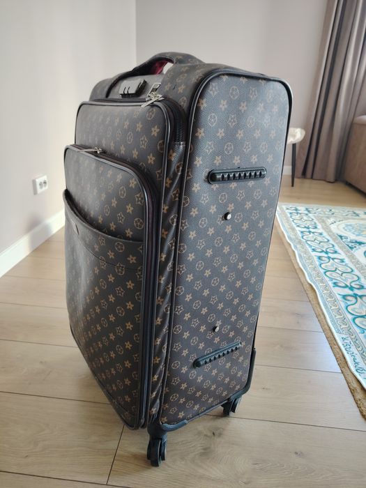 Продам чемодан новый