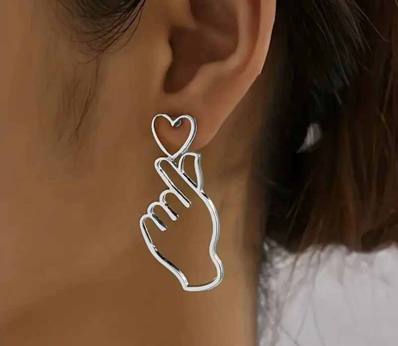 Обеци „Mini Heart“ – модерна визия в златист и сребрист цвят