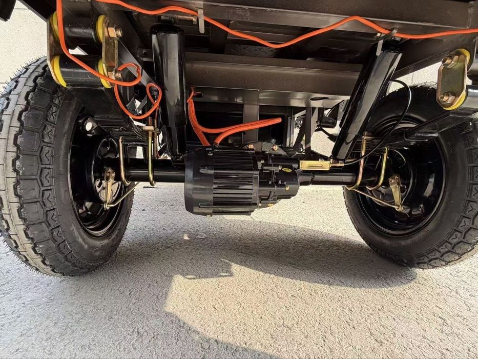 Motoroll tritsikl muravey skuter