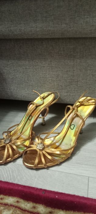 Срочно продам туфли