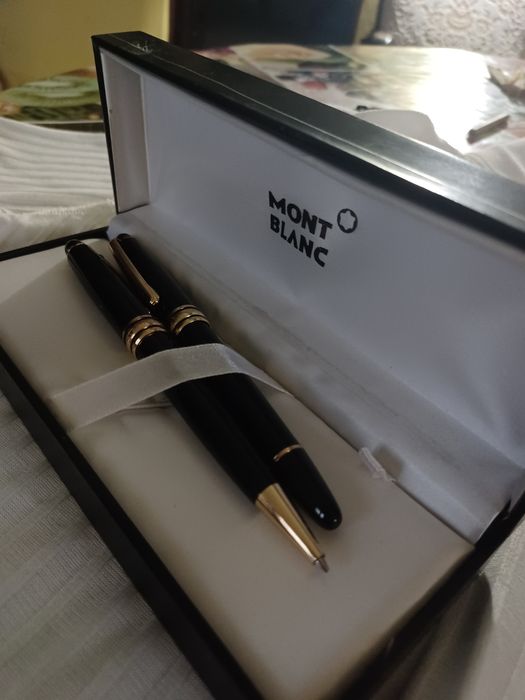 Vând set de pixuri Mont blanc