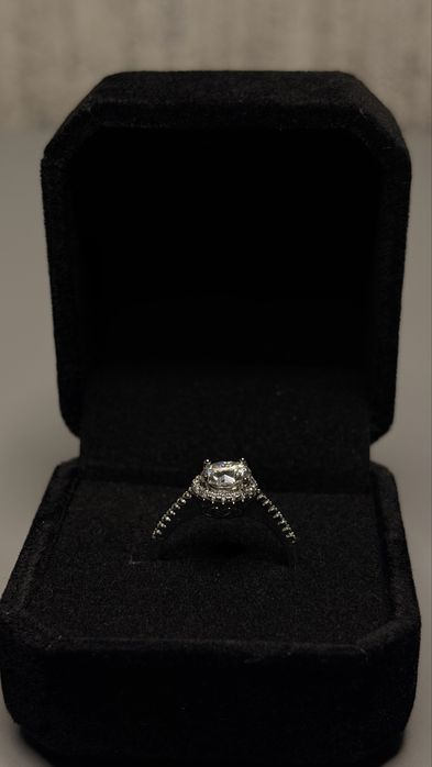 Пръстен с moissanite VVS1, 1.0 карата.