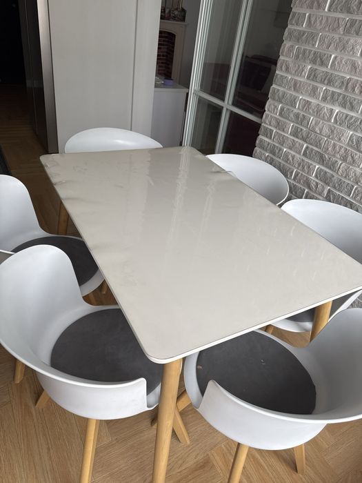 Стол и стулья белое и дерево