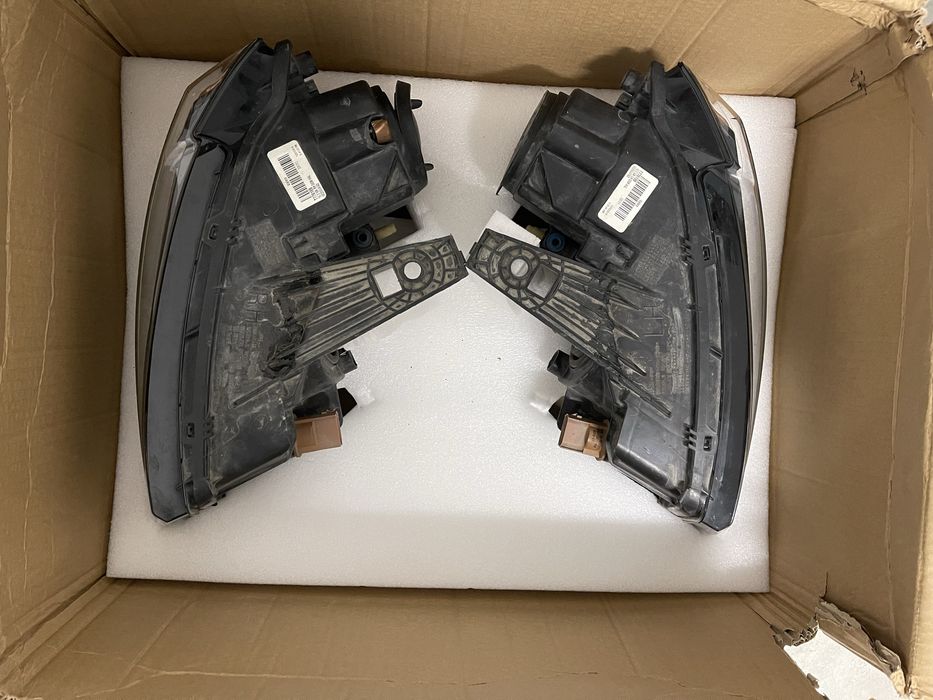 Ляв оригинален фар Jeep Grand Cherokee WK2