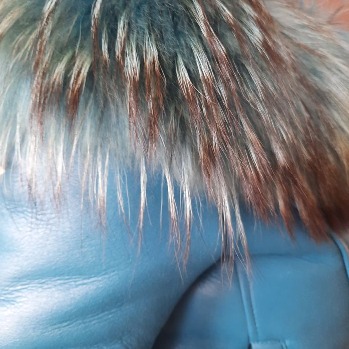 Синьо яке естествена кожа с яка естествен косъм