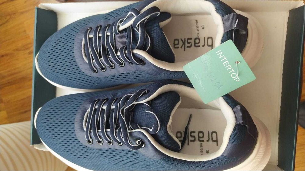 кроссовки Braska 40 размер. Куплена в Intertop
