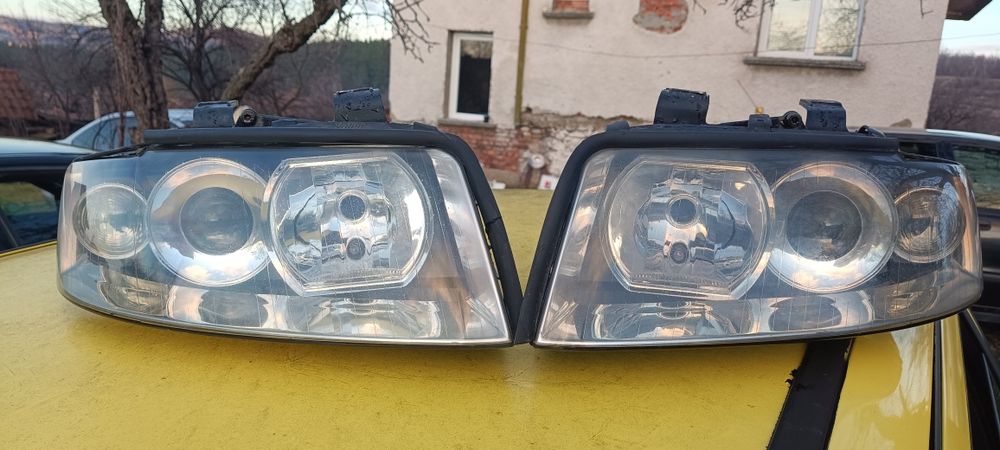 Продавам ксенонови фарове за Audi A4 B6
