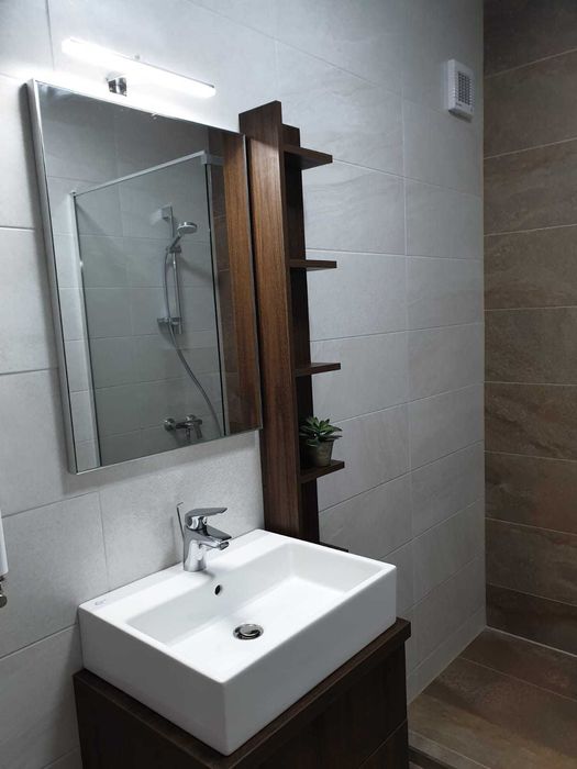 Vând apartament cu 2 camere bloc nou cu loc de parcare