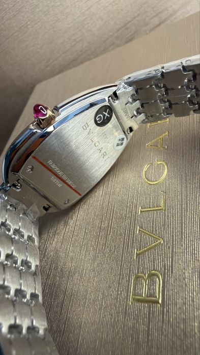 Часы Bvlgari с искусственными бриллиантами