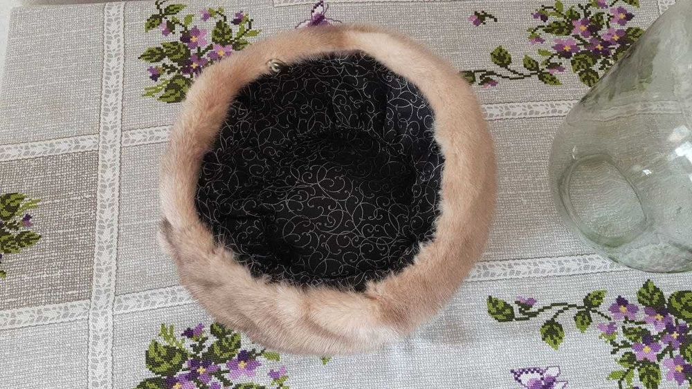 Берет серого цвета