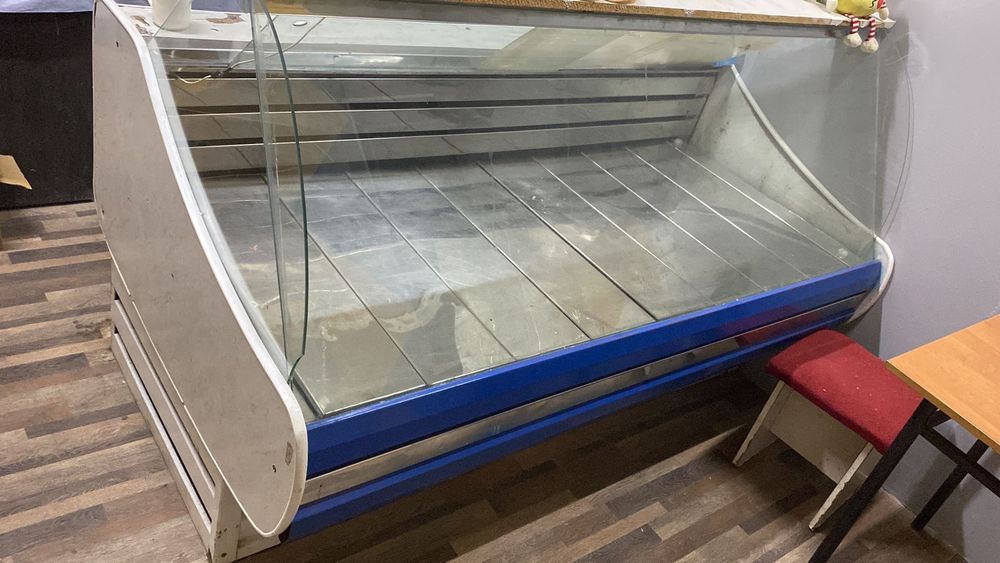 Холодильник витриный